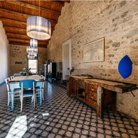  6 bedroom villa with heated pool in Modica, sleeps 18